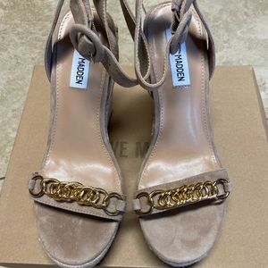 Steve Madden
Leonora Suede Chain Embellished Espadrille Wedge Sandals